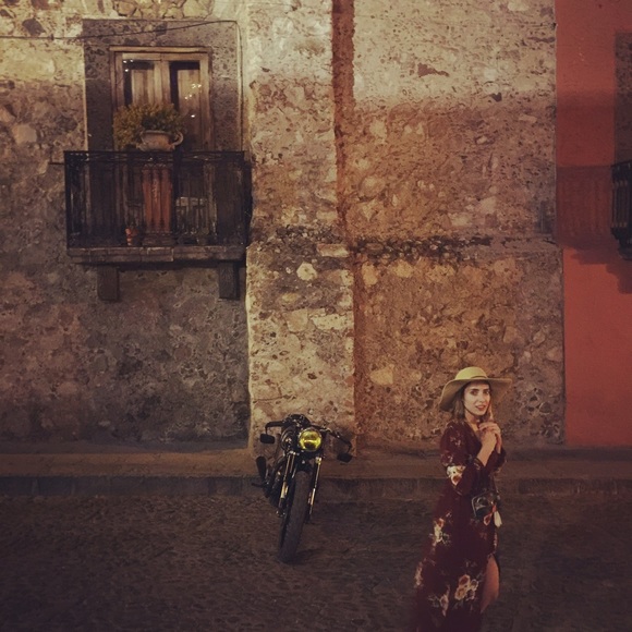 Hi, I’m Max! I love fashion and interior design. - Picture 10 of 17